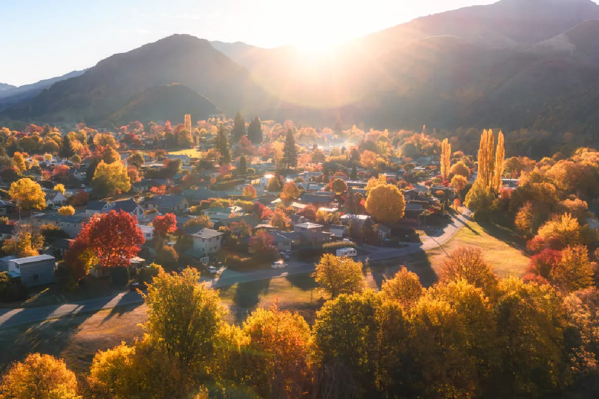Arrowtown is a picturesque, historic gold-mining town in Otago, New Zealand, nestled on the banks of the Arrow River.